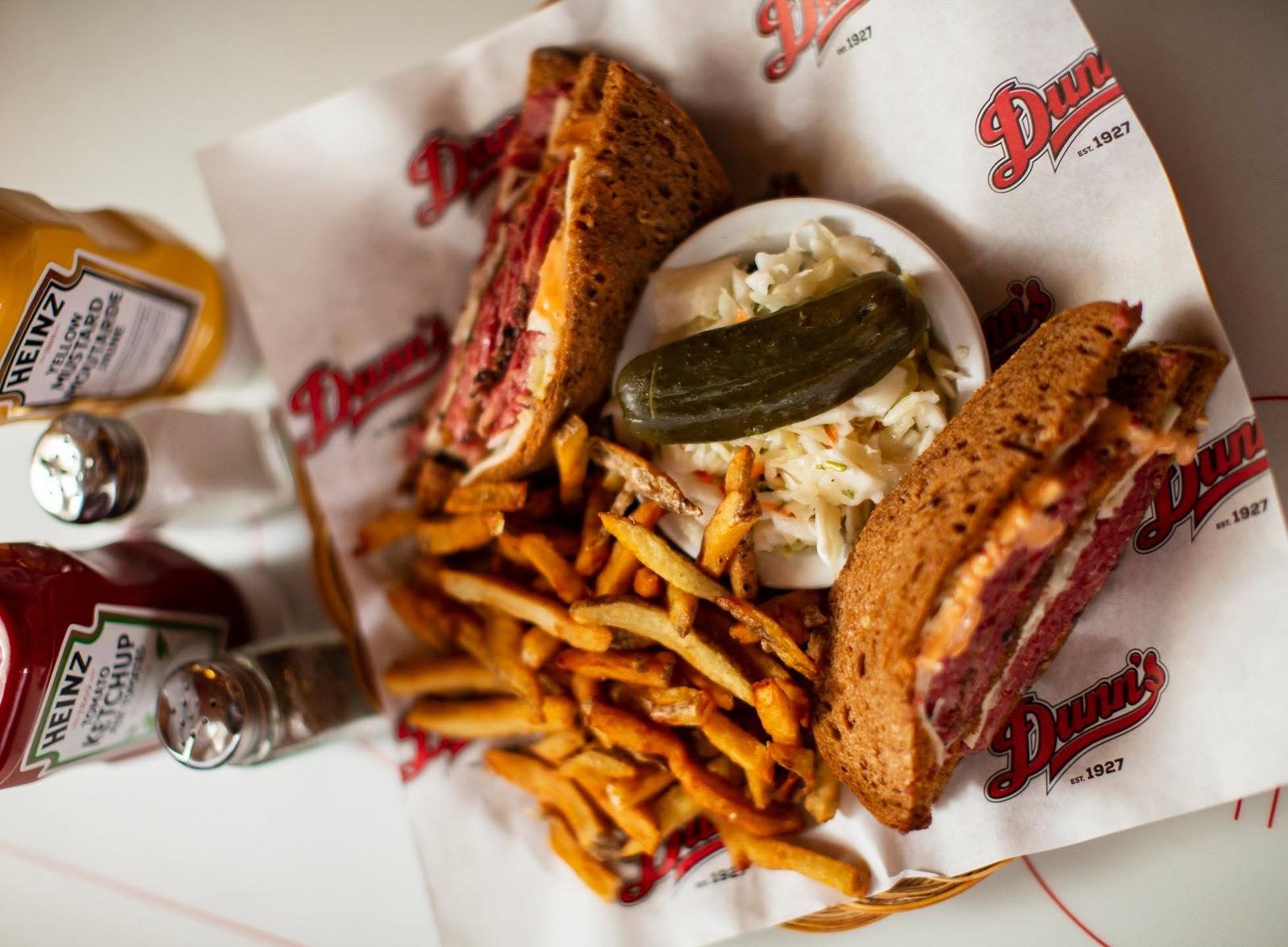 Dunn's Famous à Montréal